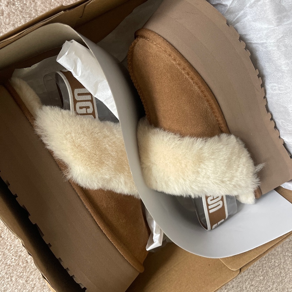 UGG - Women’s Funkette